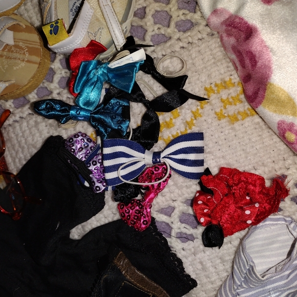 Lot of wyze and build a bear clothes - Picture 9 of 10